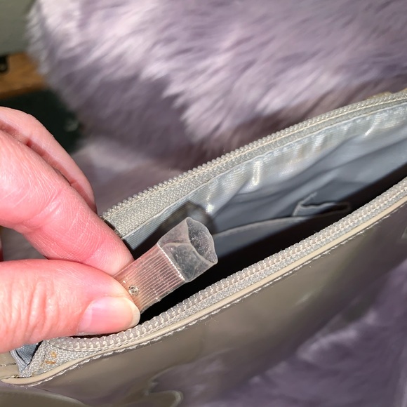 Beijo crossbody silicon iridescent color purse - Picture 6 of 11